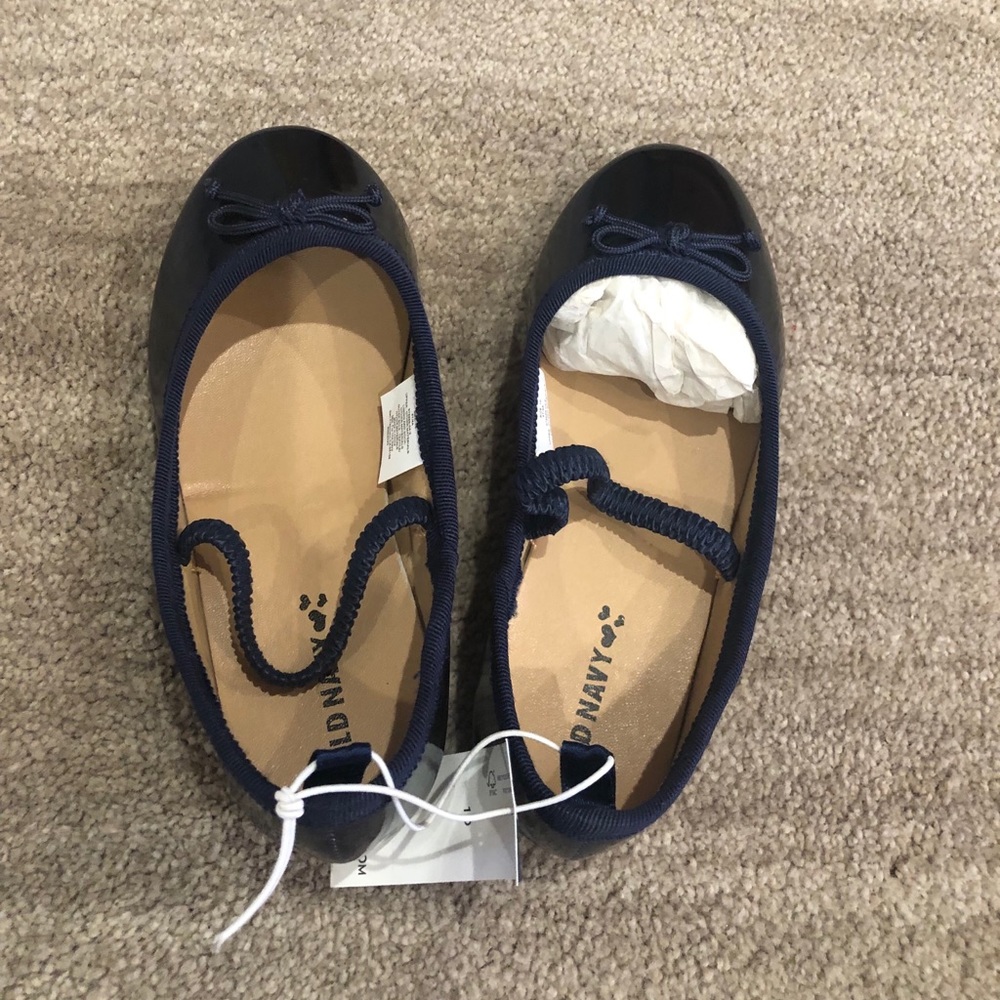 Old Navy kids patent size 10 shoes - navy color